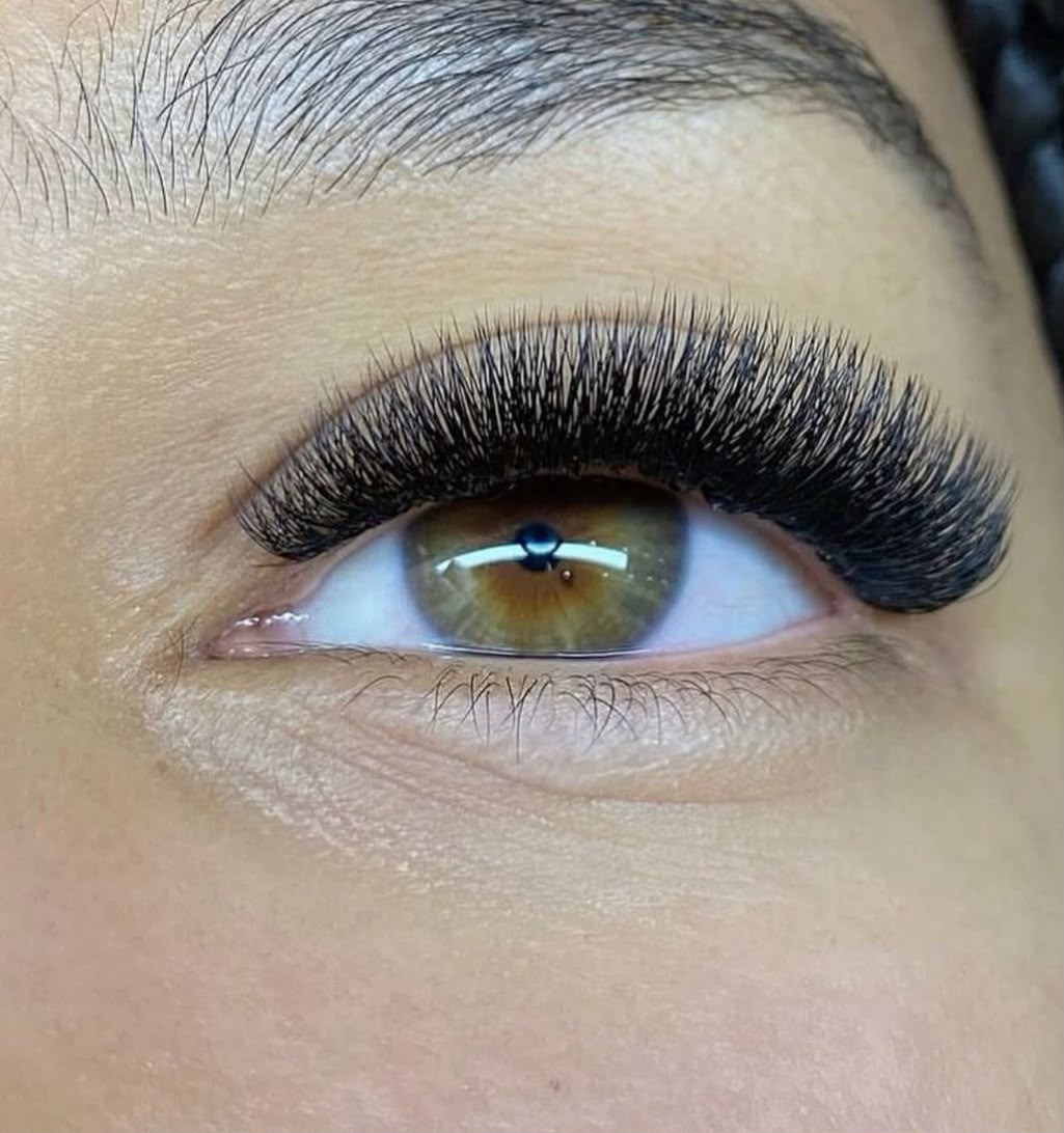 Wanja Lashes Holder 4
